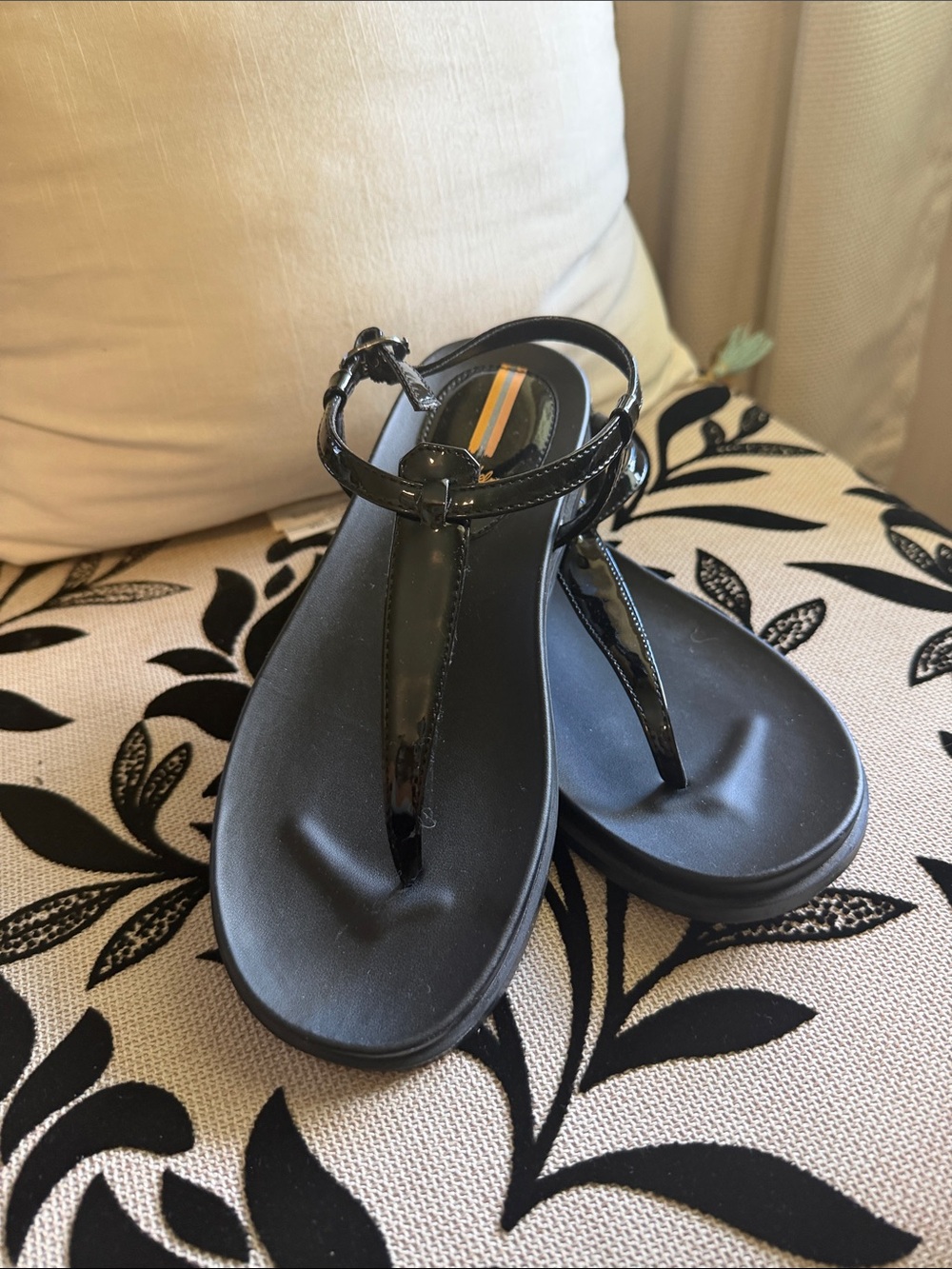 Sam Edelman Women's Black Patent T-Strap Sandals Sz 6